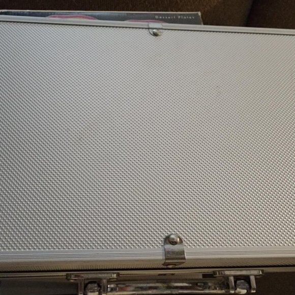 Heavy Metal Case Poker Chip Set - Picture 2 of 2